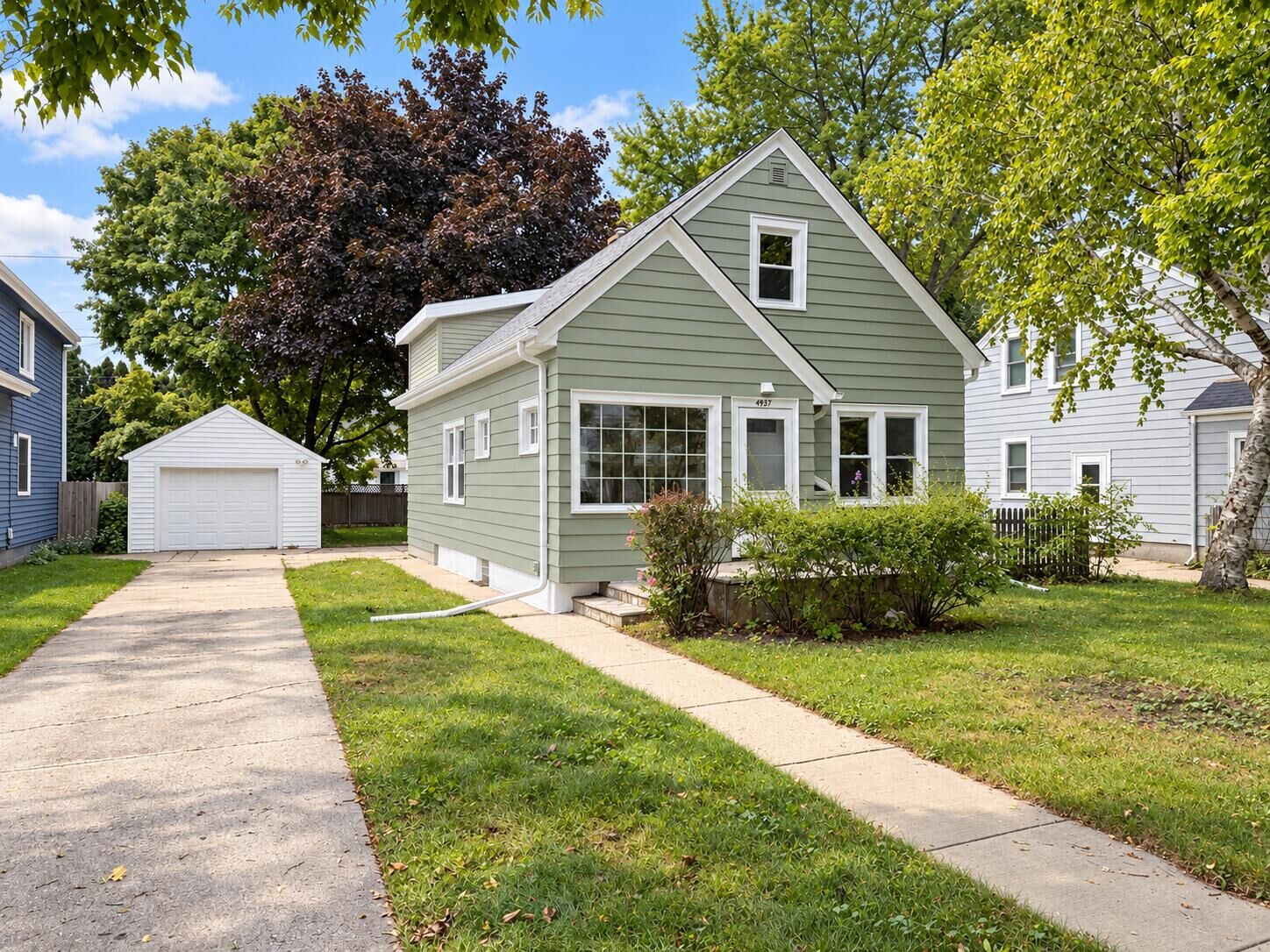 Property Photo: 4937 N Hollywood Ave WI 53217