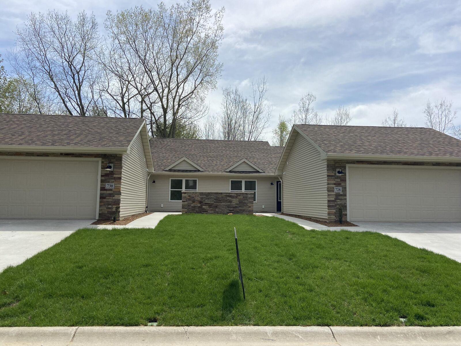 Property Photo: 730 Violet Way MI 49085