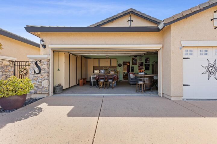 Property Photo: 2216 Wighill Circle CA 95747