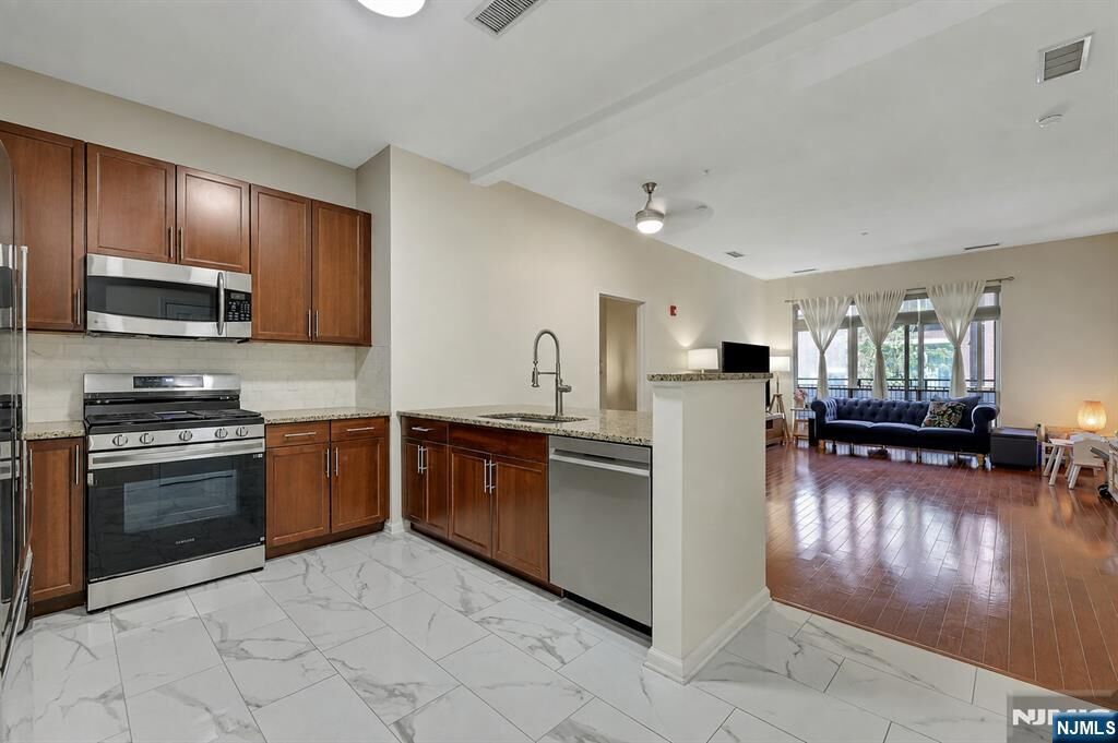 Property Photo:  1109 Riverview Avenue 109  NJ 07631 
