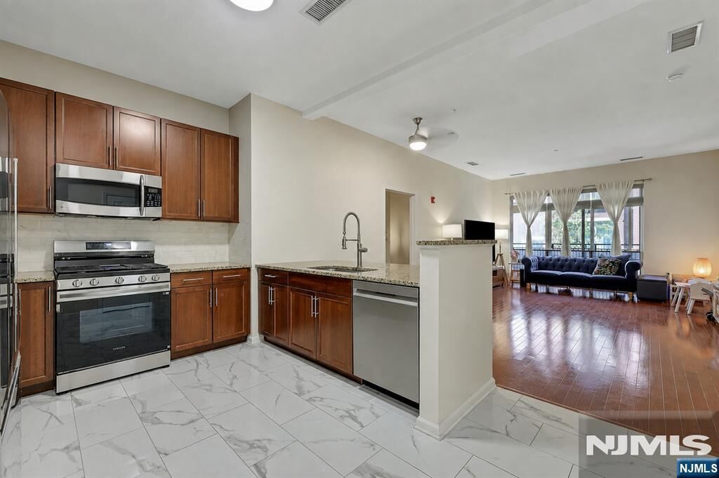 Property Photo:  1109 Riverview Avenue 109  NJ 07631 