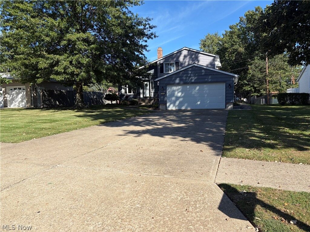 Property Photo:  525 Saint Lawrence Boulevard  OH 44095 
