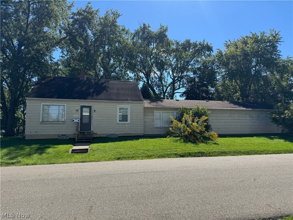 Property Photo:  345 E Simpson Street  OH 44601 
