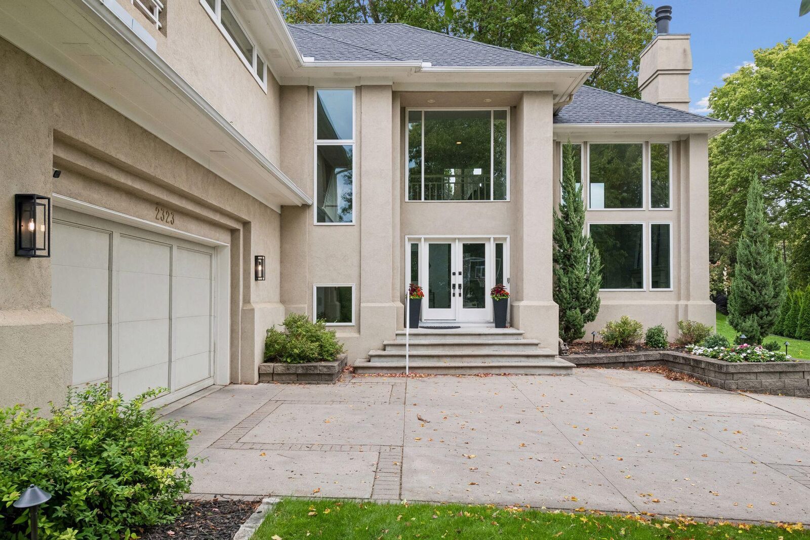 Property Photo: 2323 Huntington Point Road W MN 55391