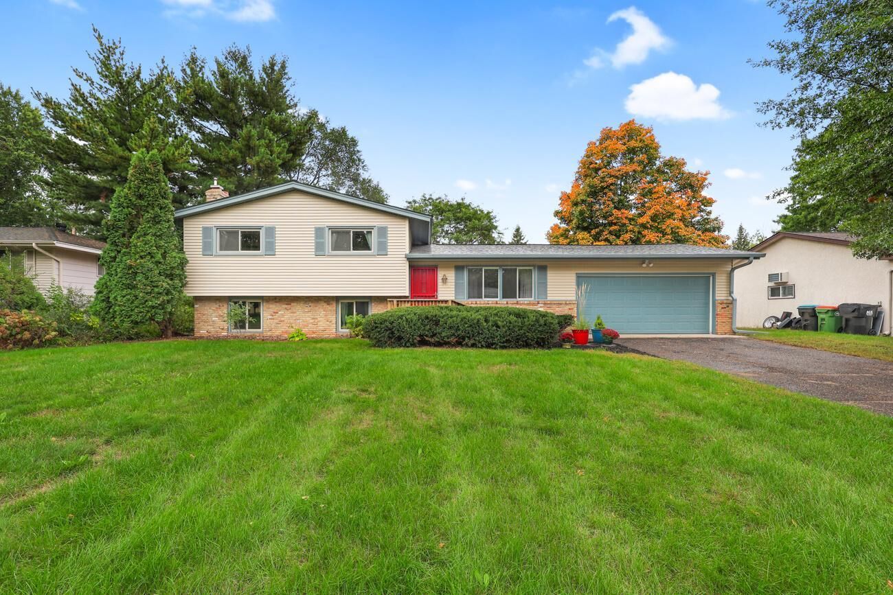 Property Photo:  708 Holland Lane NE  MN 55432 