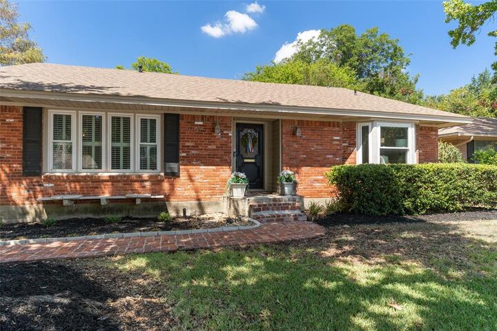 Property Photo: 6759 E Mockingbird Lane TX 75214