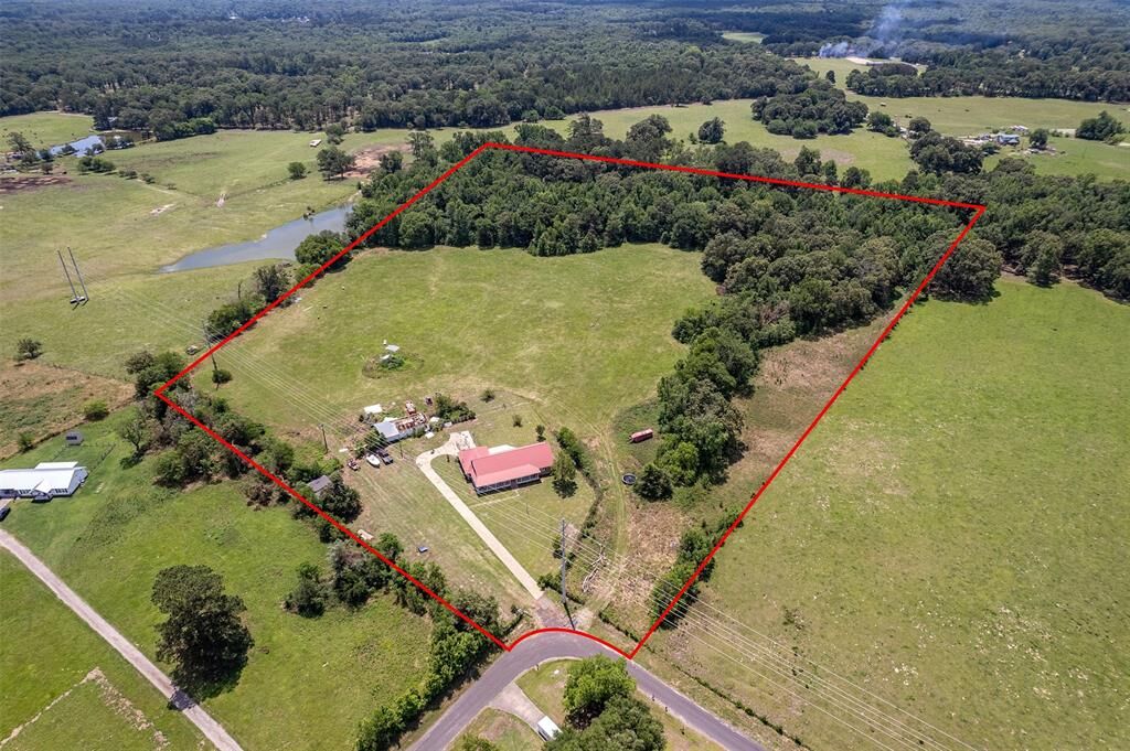 Property Photo:  435 County Road 3204  TX 75783 