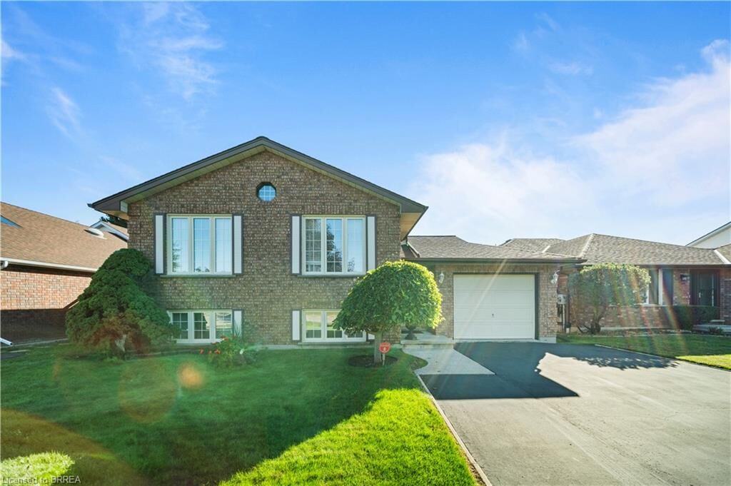 Property Photo: 58 Olivetree Road ON N3R 7X2