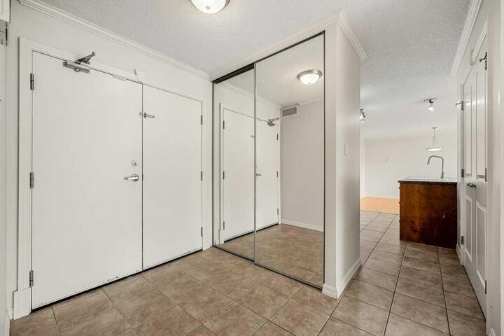 Property Photo: 4555 Varsity Lane NW 504 AB T3A 2V6