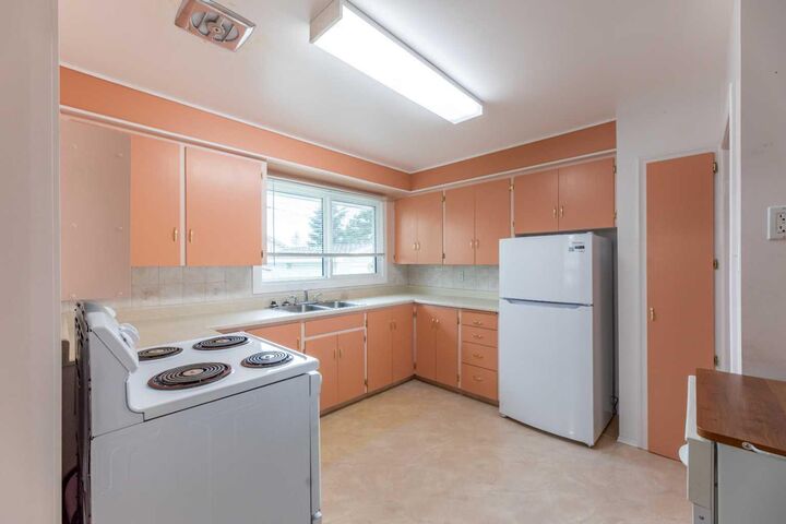 Property Photo: 104 Fraser Street AB T7V 1B7