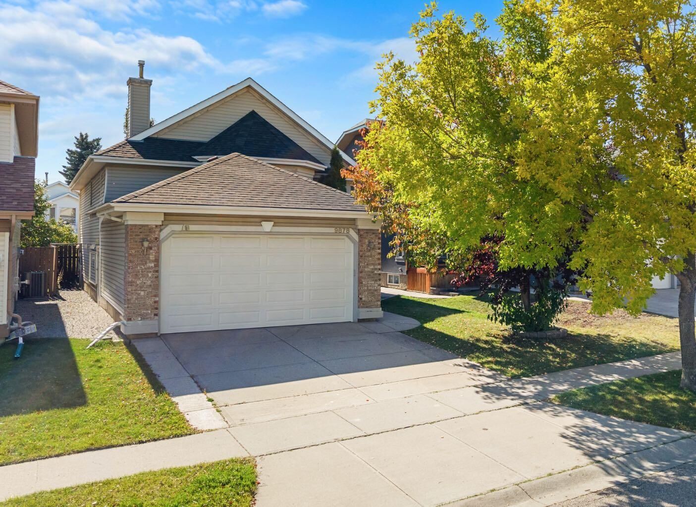 Property Photo: 9878 Hidden Valley Drive NW AB T3A 5K4