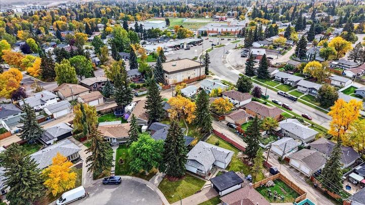 Property Photo:  79 Ferncliff Crescent SE  AB T2H 0V5 