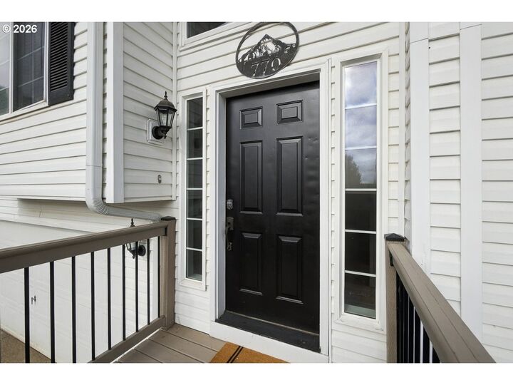 Property Photo:  770 SW Scotsman Ct  OR 97115 