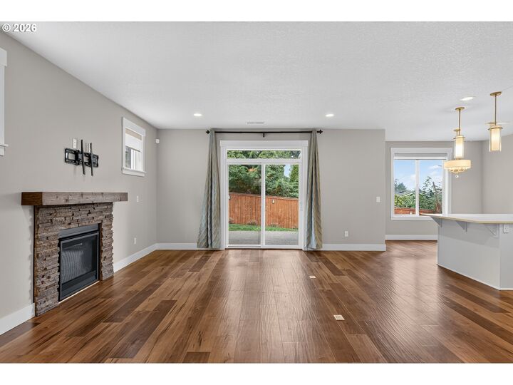 Property Photo:  963 NW Towle Ave  OR 97030 