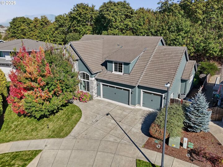 Property Photo:  3735 Norwich Ave  OR 97408 