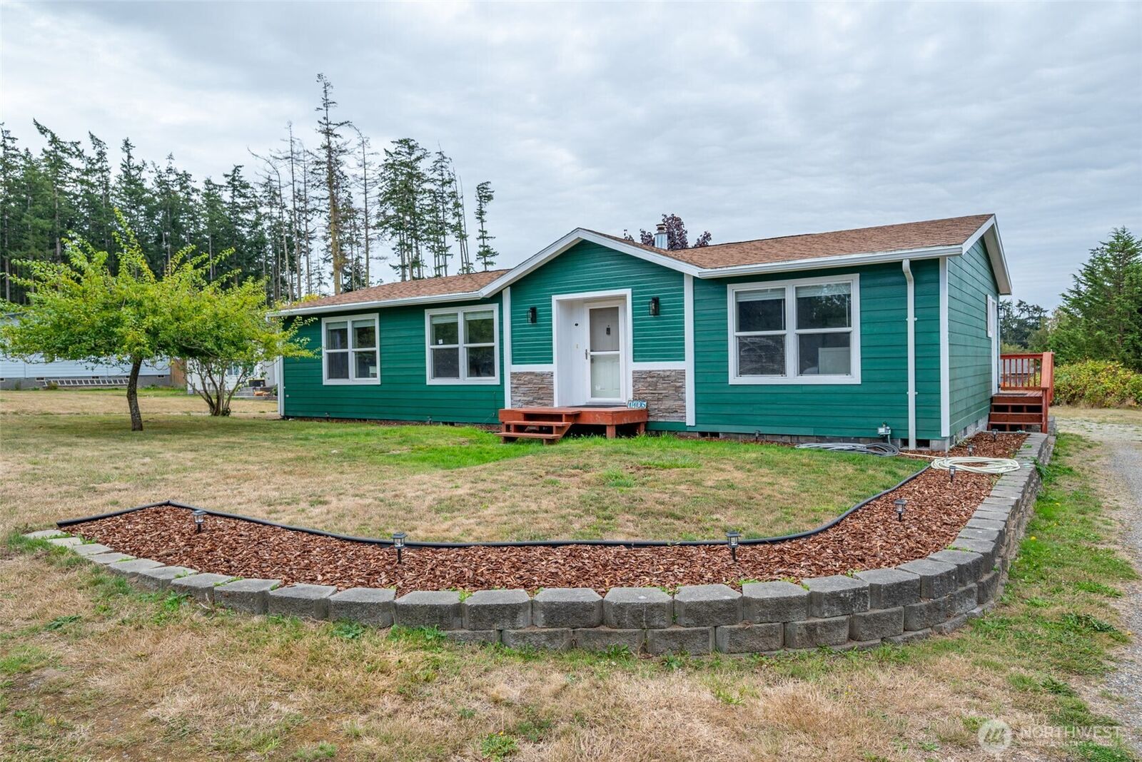 Property Photo:  1105  Paul Avenue  WA 98277 