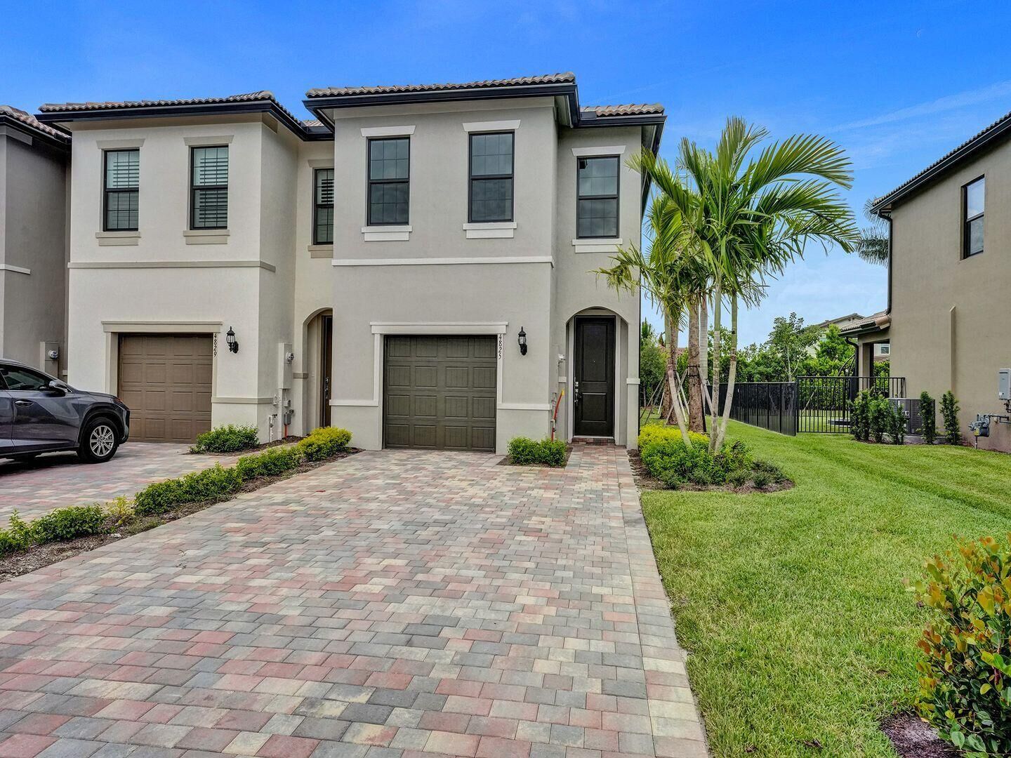 Property Photo:  4825 Chantilly Road  FL 33467 