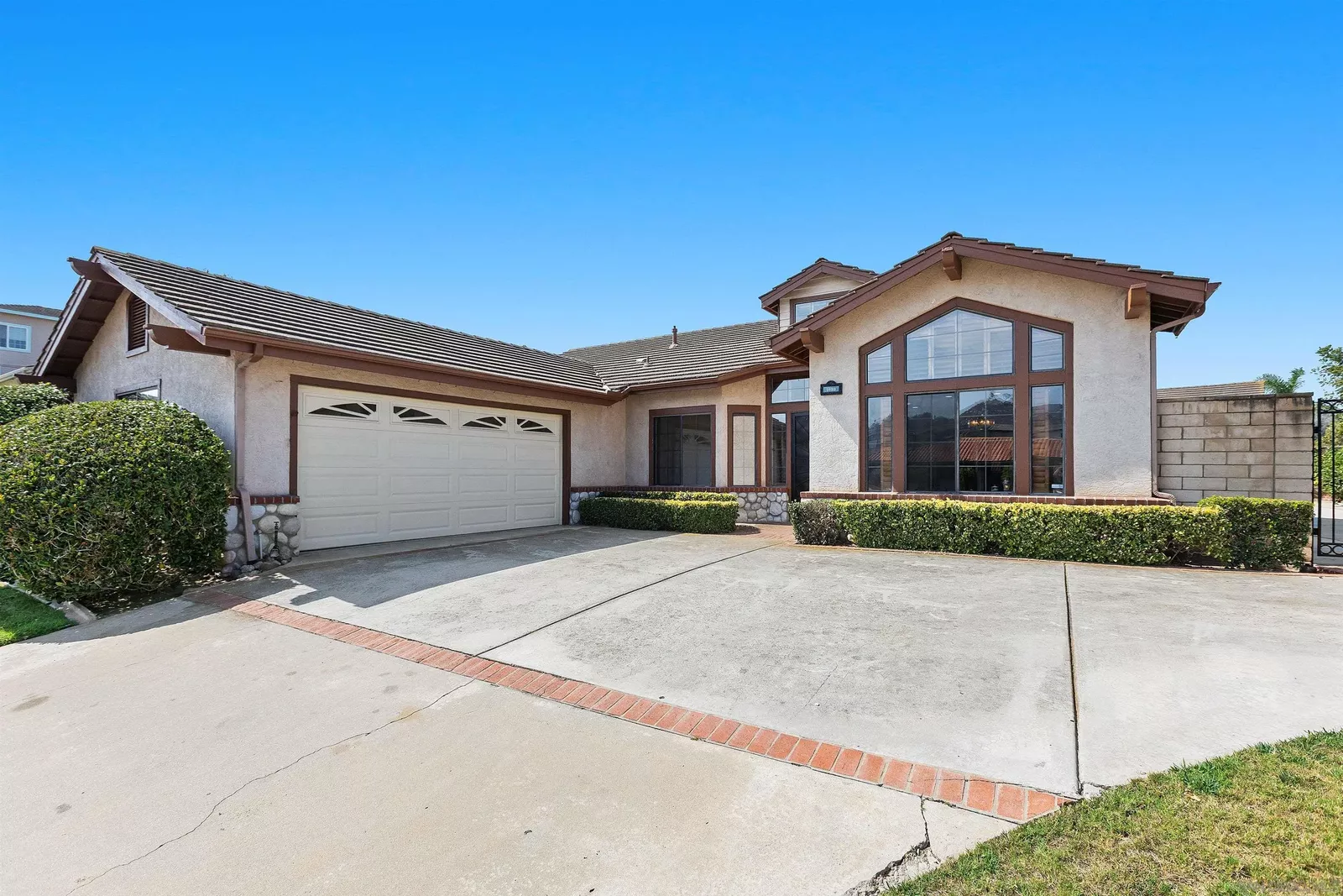 Property Photo: 1693 W Country Club CA 92026