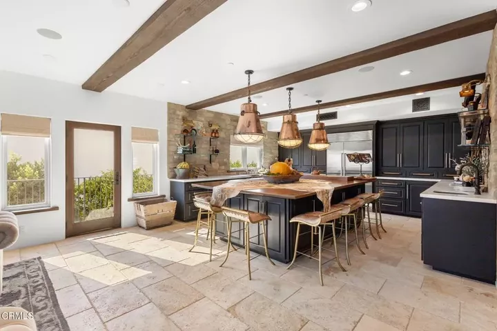 Property Photo:  1177 Norwich Lane  CA 93001 