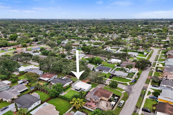 Property Photo: 5081 SW 94th Way 5081 FL 33328