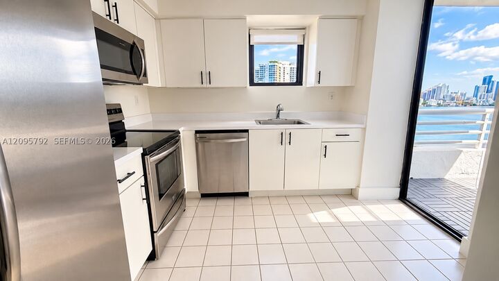 Property Photo: 3300 NE 192nd St Lp13 FL 33180