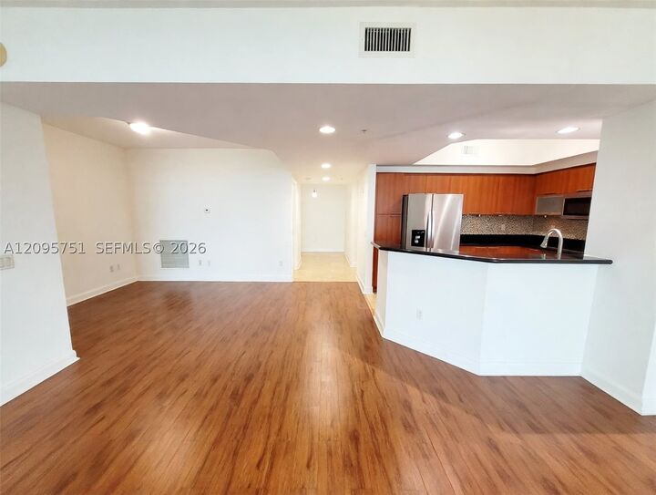 Property Photo:  15051 Royal Oaks Ln 1704  FL 33181 