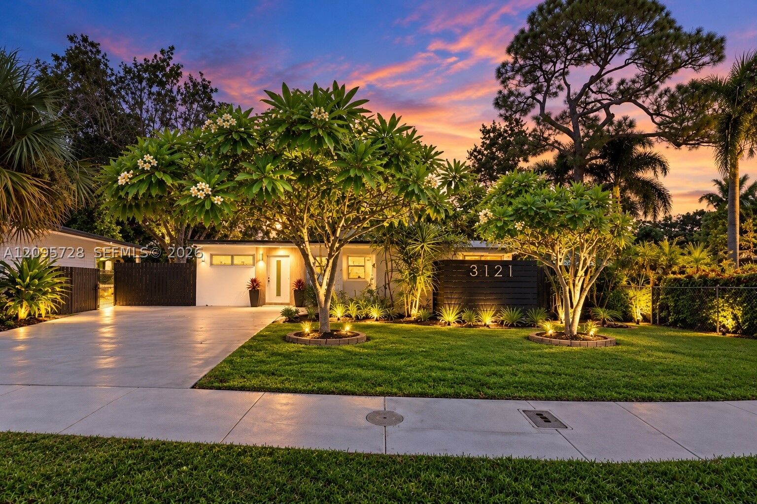Property Photo: 3121 SW 15th Ct FL 33312