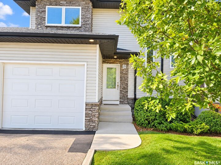 Property Photo: 547 East Hampton Boulevard 25 SK S7R 0H8