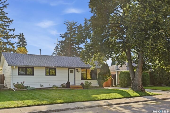 Property Photo:  49 Mackenzie Crescent  SK S7J 2R4 