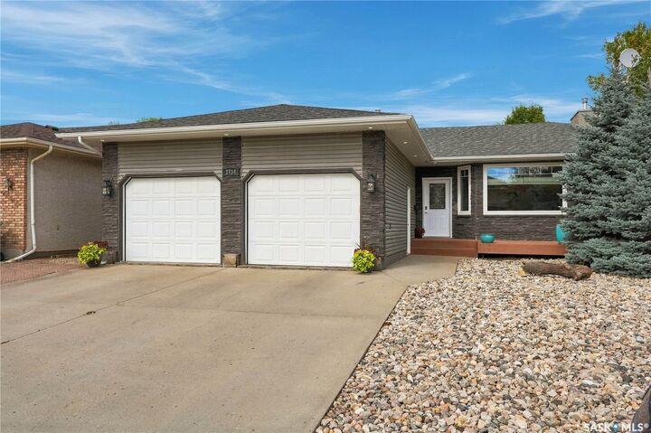 Property Photo:  1716 Clive Bay E  SK S4V 2R8 