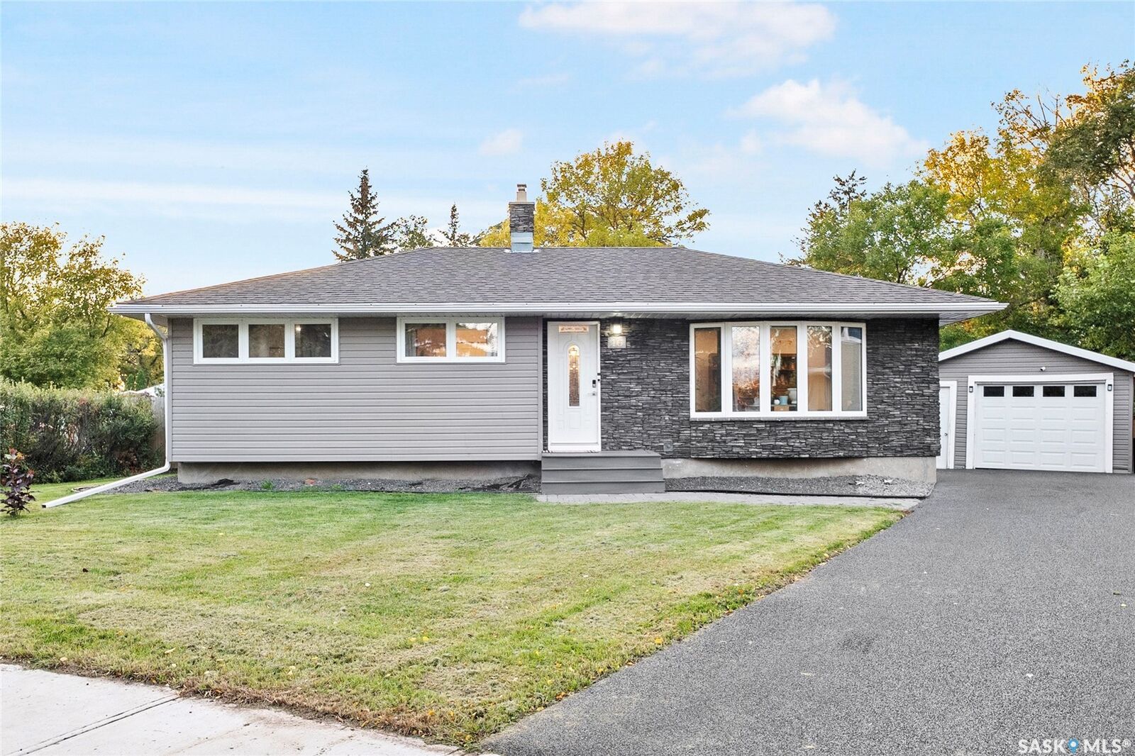 Property Photo: 16 Lipton Place SK S4R 3T6