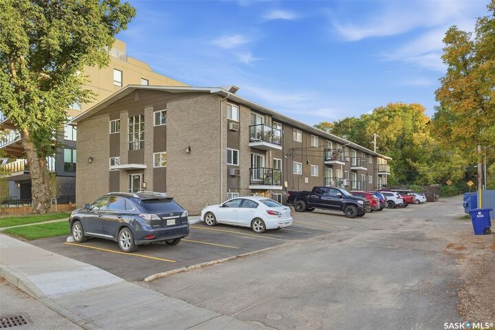 Property Photo: 208 Saskatchewan Crescent E 204 SK S7N 0K6