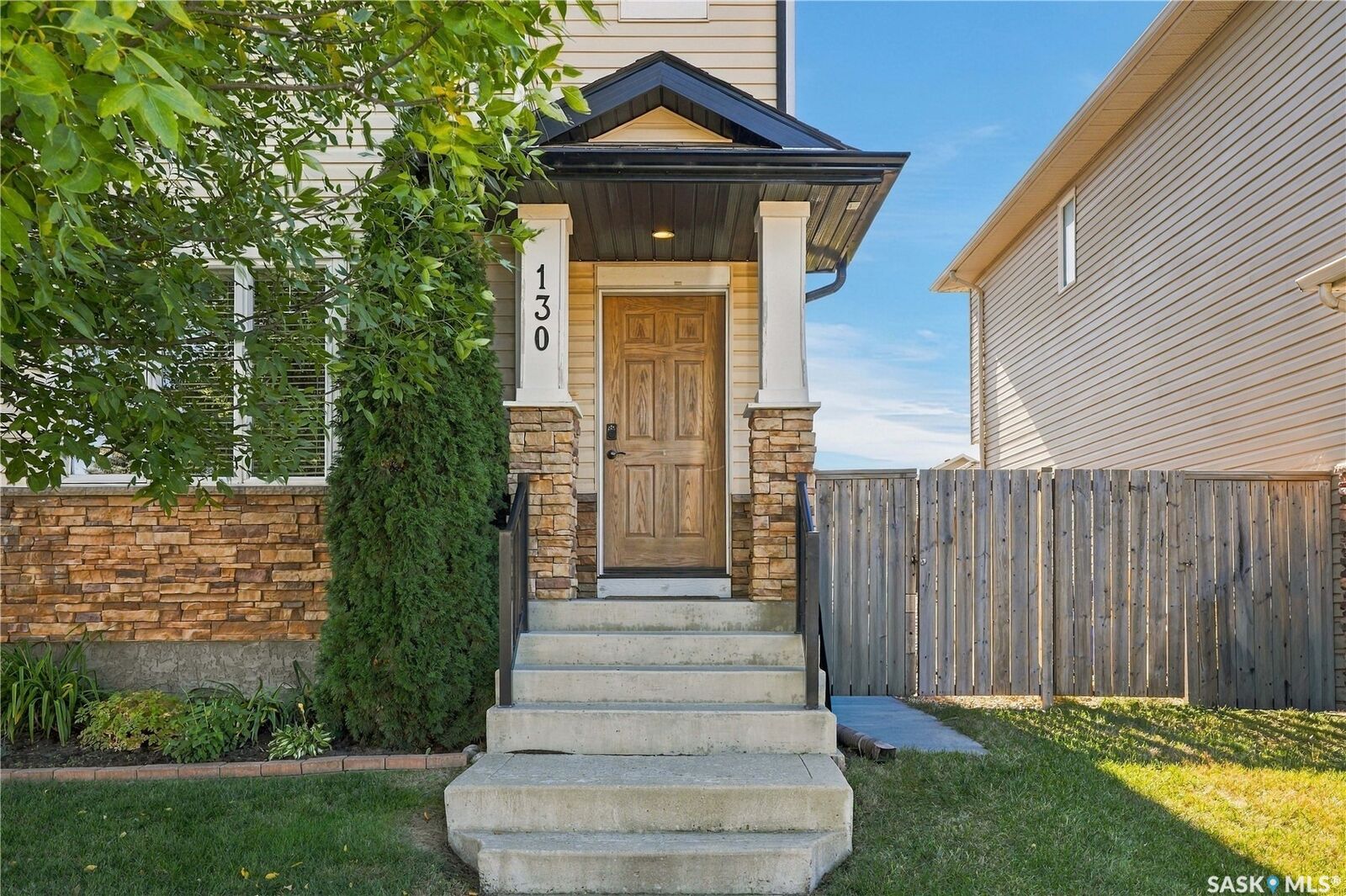 Property Photo:  130 Lynd Crescent  SK S7T 0G9 