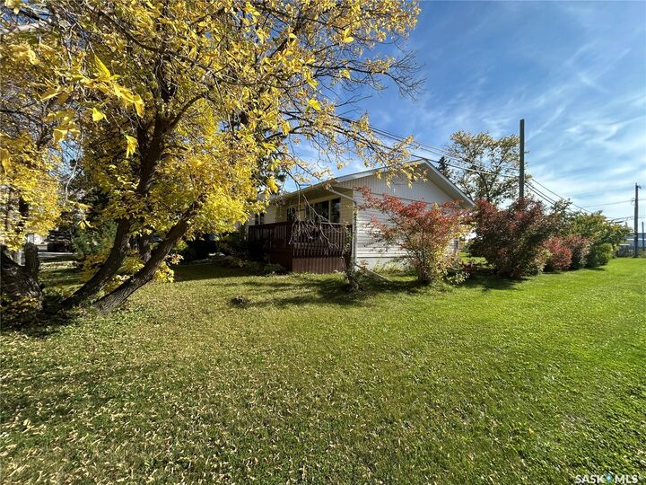 Property Photo:  702 101st Avenue  SK S0E 1T0 