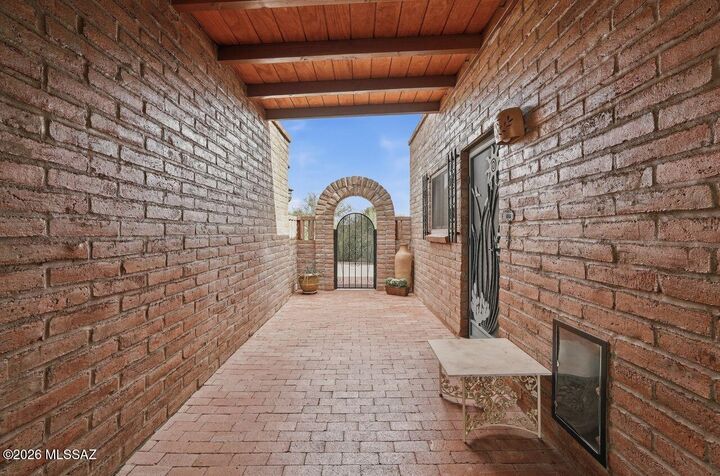 Property Photo:  1806 S Calle Montanosa  AZ 85622 