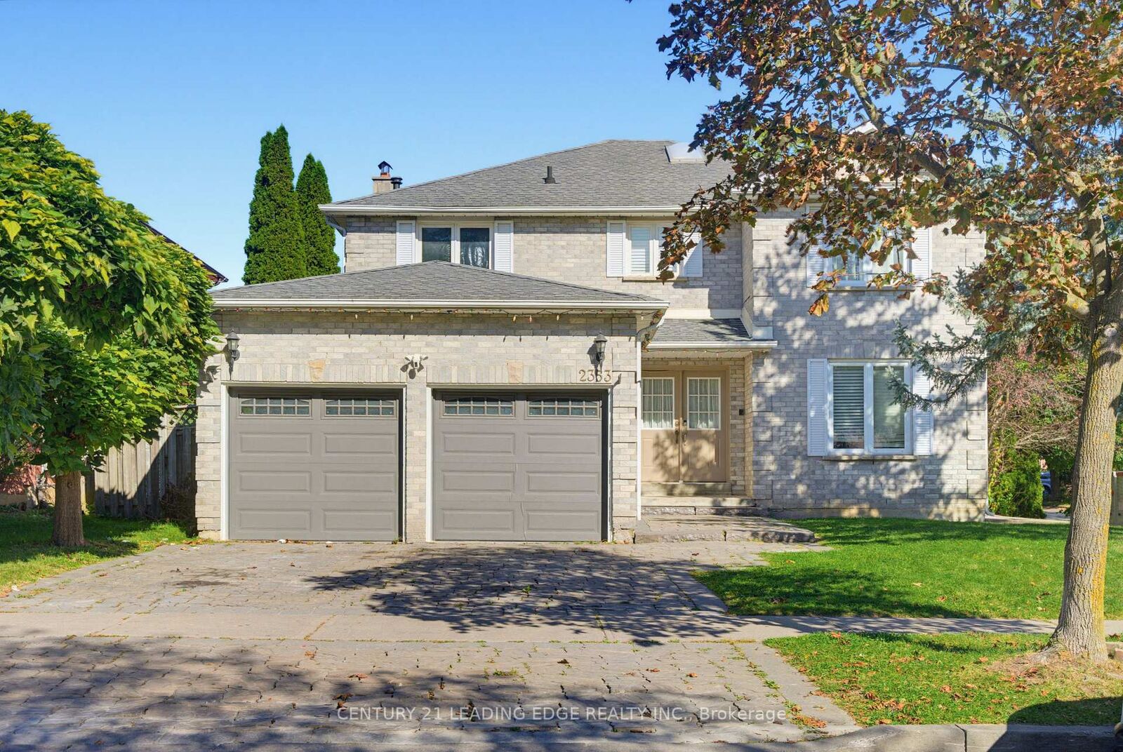 Property Photo: 2353 Wildwood Crescent ON L1X 2N1