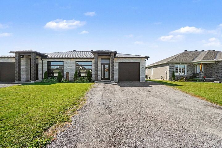 Photo de la propriété:  54 Adam Street  ON K0A 3C0 