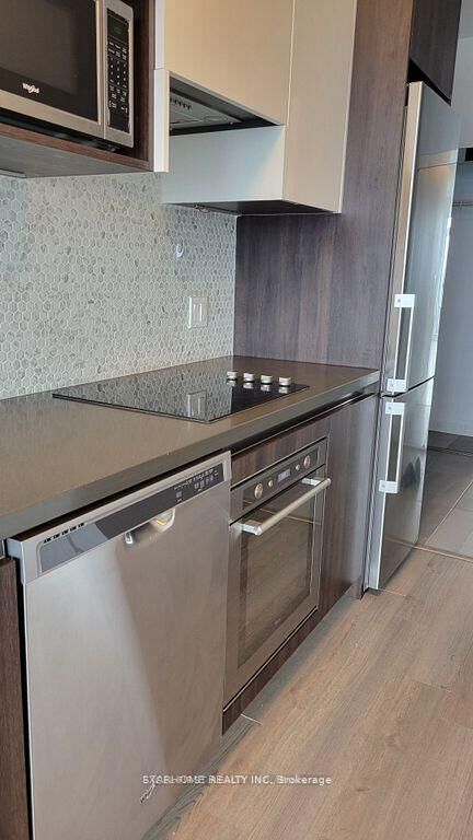 Property Photo:  15 Water Walk Drive 2601  ON L6G 0G2 