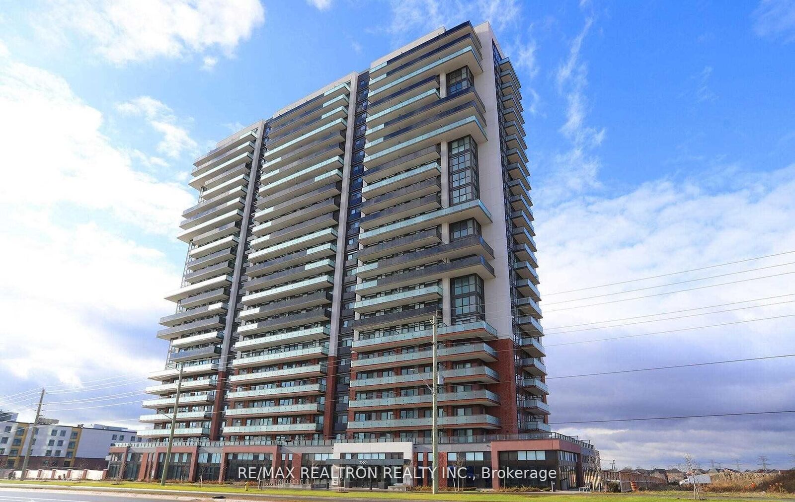 Property Photo:  2550 Simcoe Street N 1108  ON L1L 0R5 
