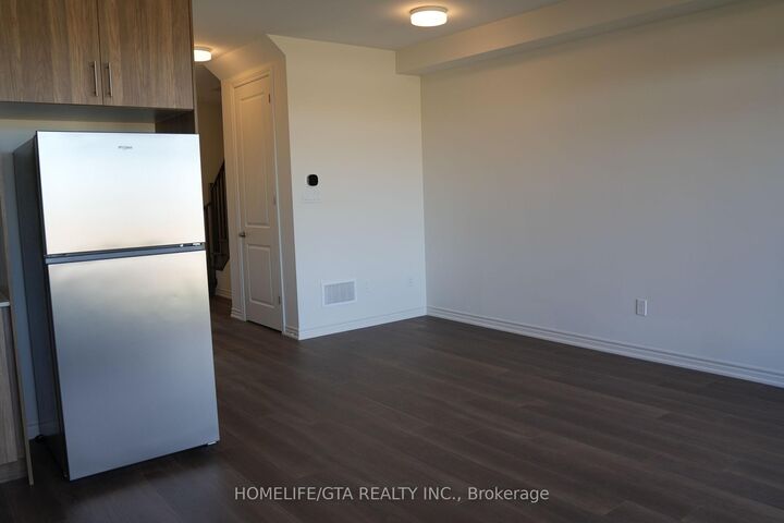 Property Photo: 39 Sanderson Drive ON K9V 0S8