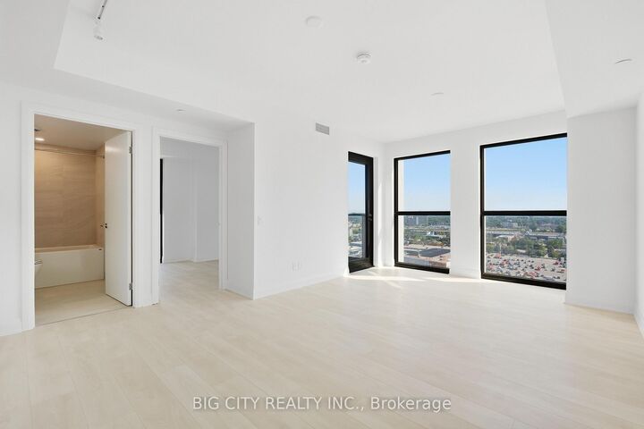 Property Photo:  25 Frederick Todd Way 1810  ON M4G 0E8 