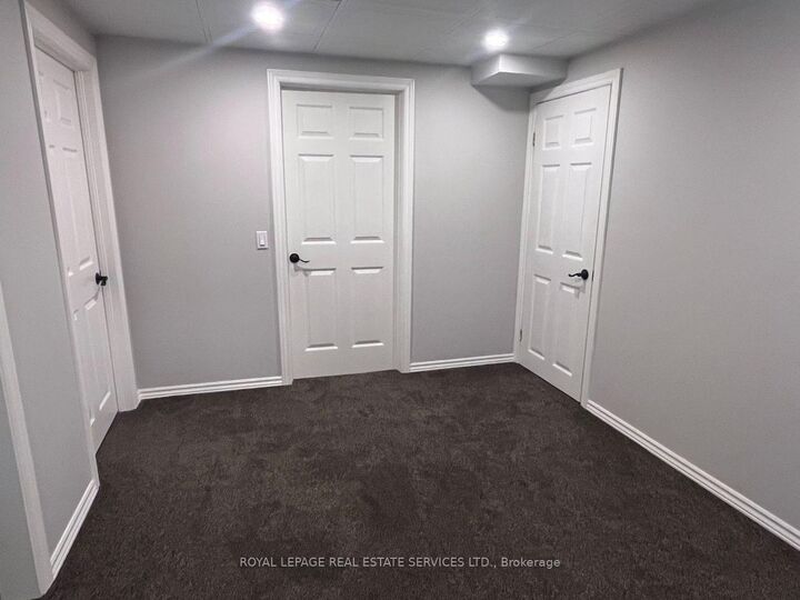 Property Photo:  2090 Laurelwood Drive Bsmt  ON L6H 4S7 