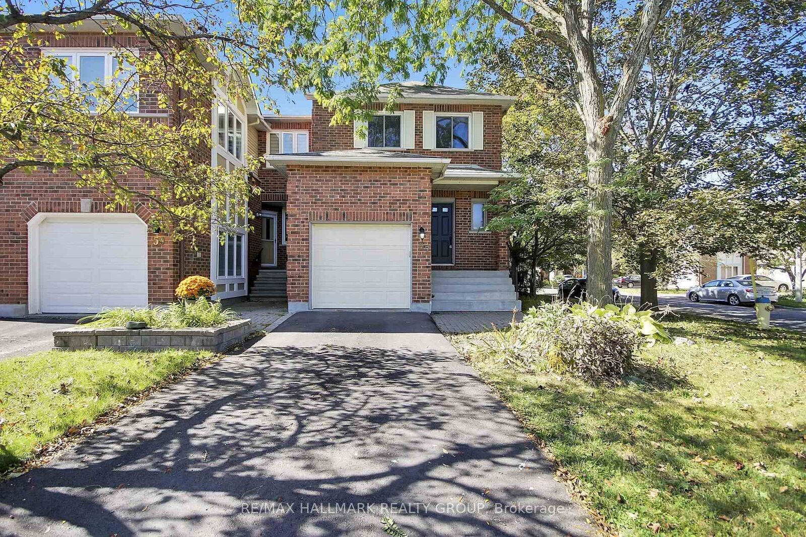 Property Photo:  57 Ashpark Crescent  ON K1T 3N8 