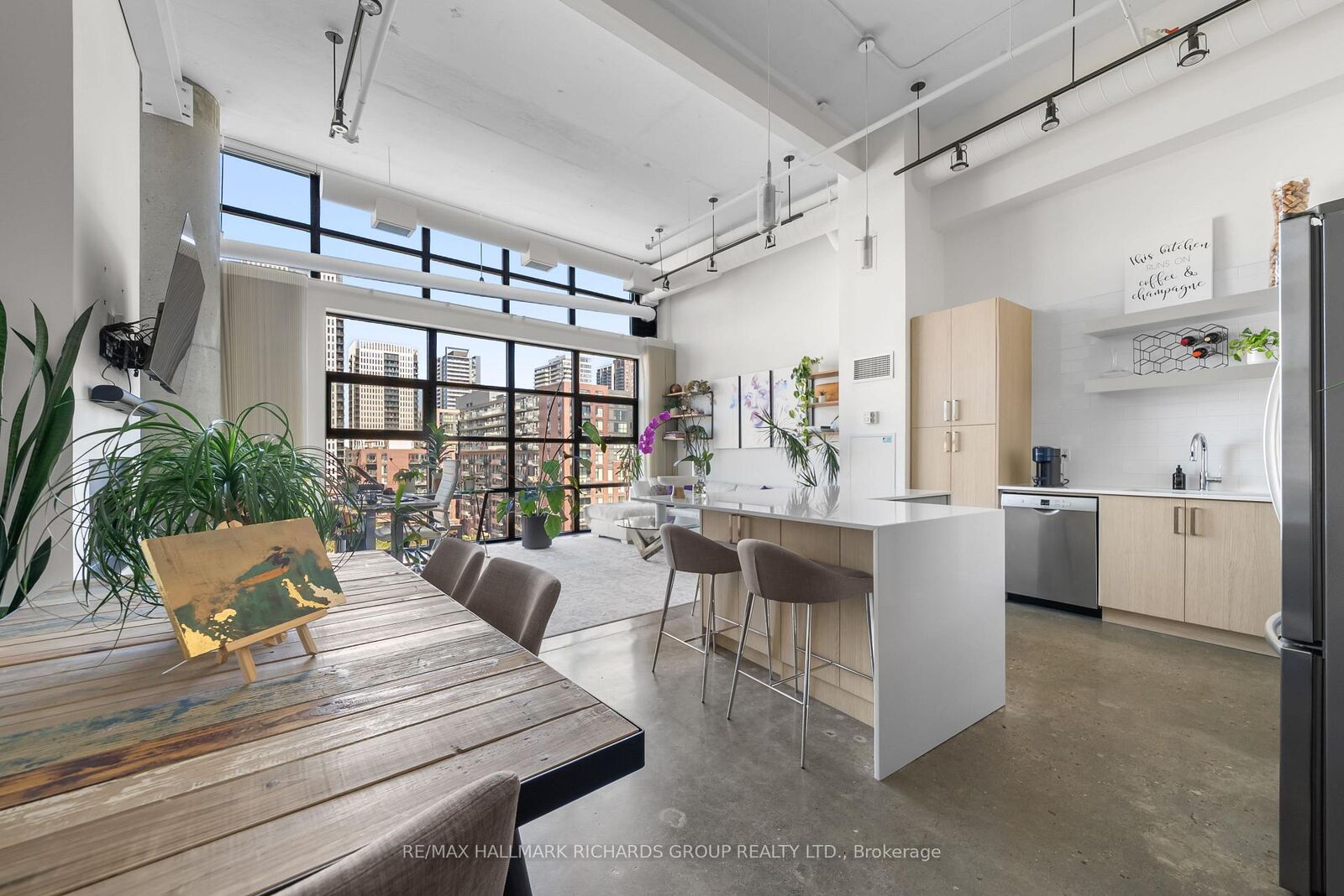 Property Photo: 90 Sumach Street 716 ON M5A 4R4