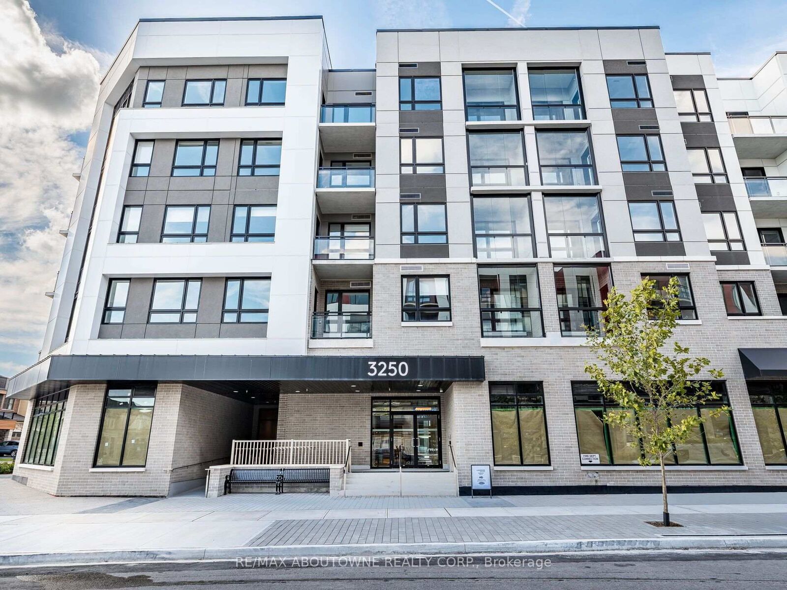 Property Photo:  3250 Carding Mill Trail 308  ON L6M 1L3 