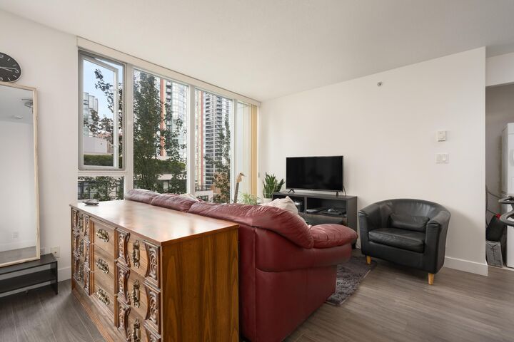 Property Photo:  1010 Richards Street 802  BC V6B 1G2 