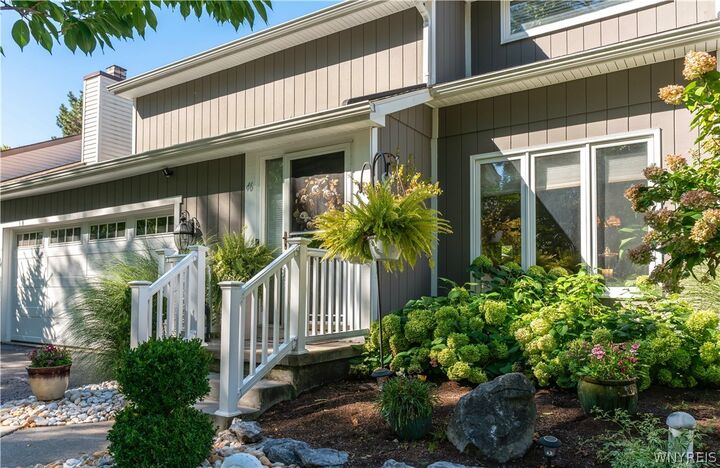 Property Photo:  46 Brockmoore Drive  NY 14051 
