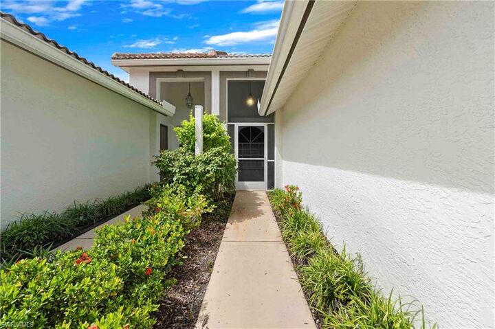 Property Photo:  8033 San Vista Cir 12R  FL 34109 