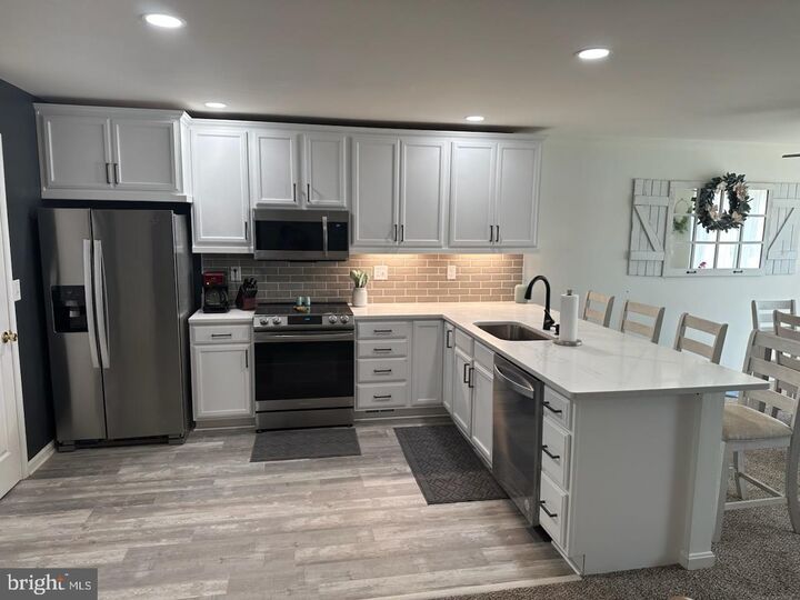 Property Photo:  35135 Saba Place  VA 22508 