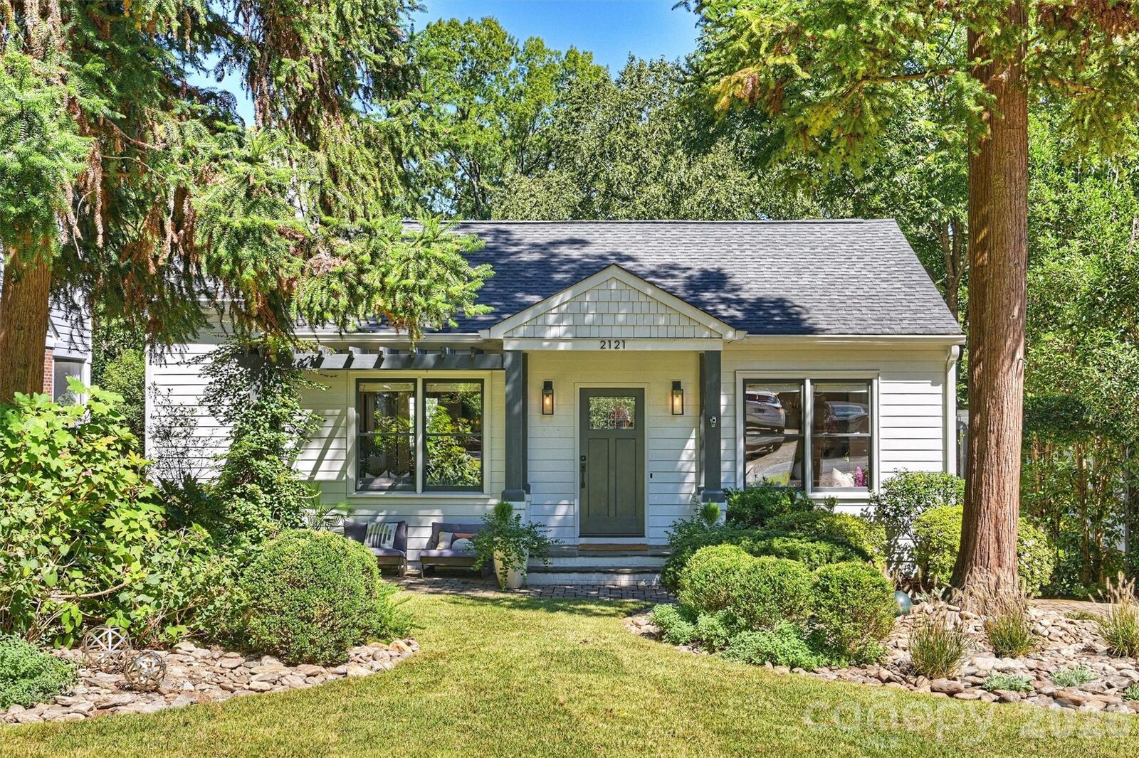 Property Photo: 2121 Chambwood Drive NC 28205